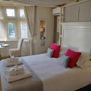 The House Boutique - In-room Breakfast - Free Parking Couette-café